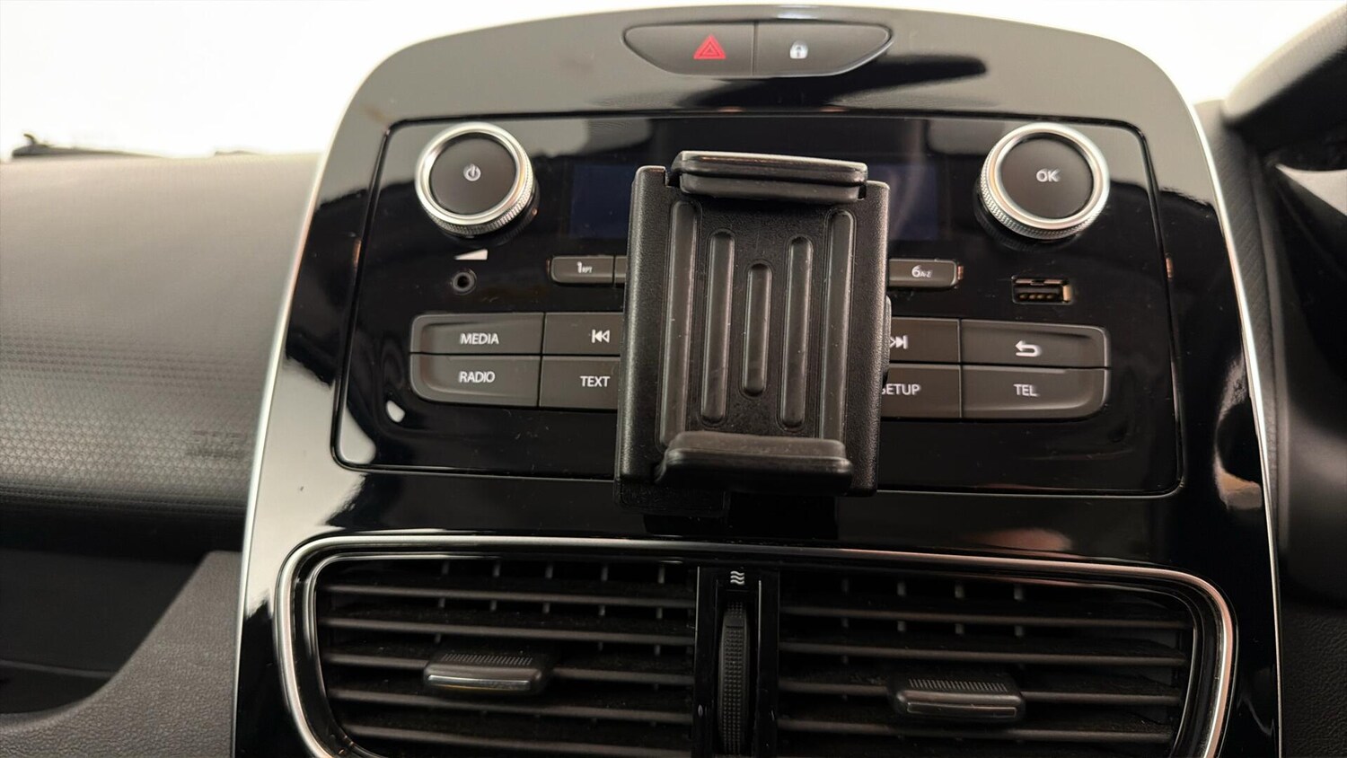 Used Renault Clio 2019 for sale - 77927438: Photo 36