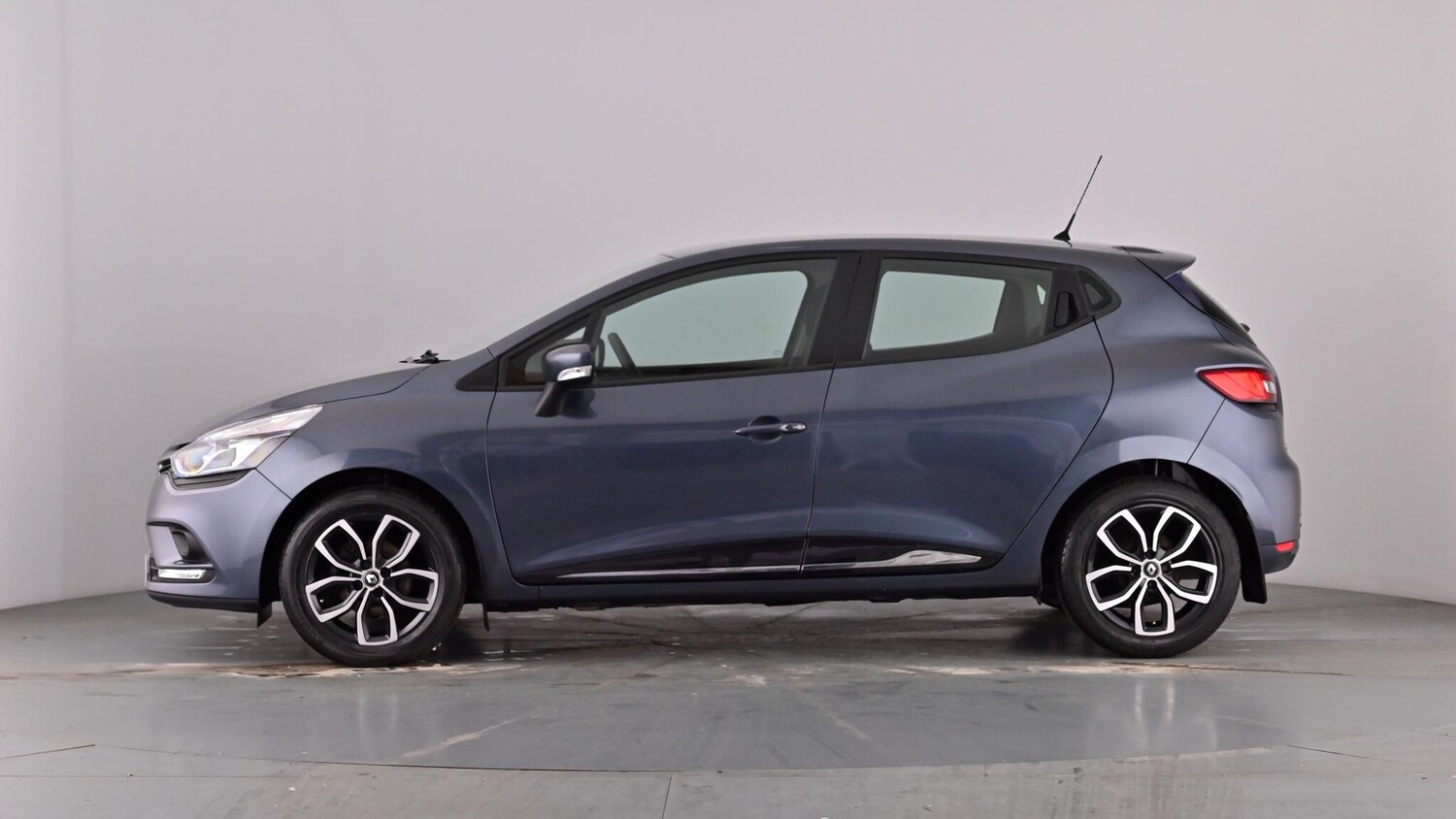 Used Renault Clio 2019 for sale - 77927438: Photo 50