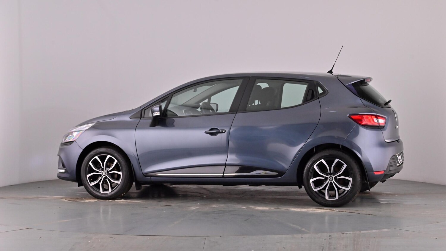 Used Renault Clio 2019 for sale - 77927438: Photo 52