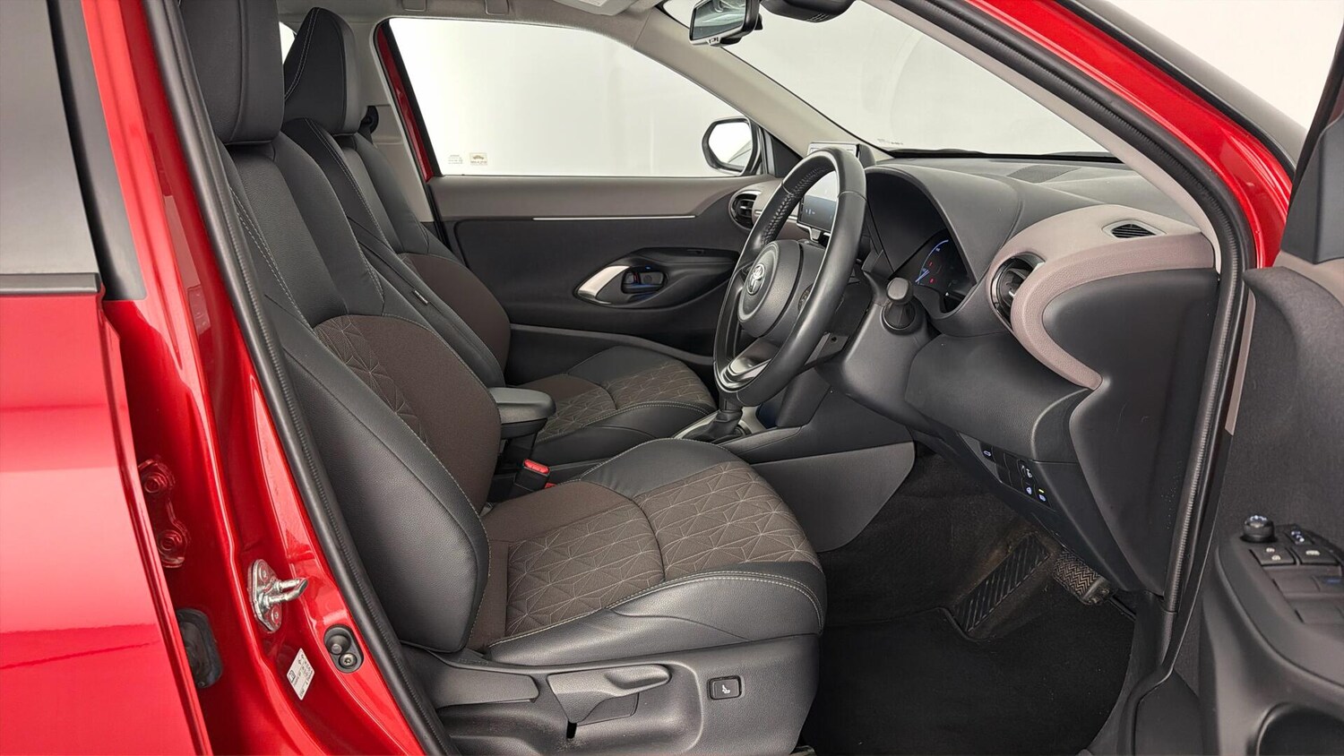 Used Toyota Yaris Cross 2023 for sale - 77841603: Photo 15