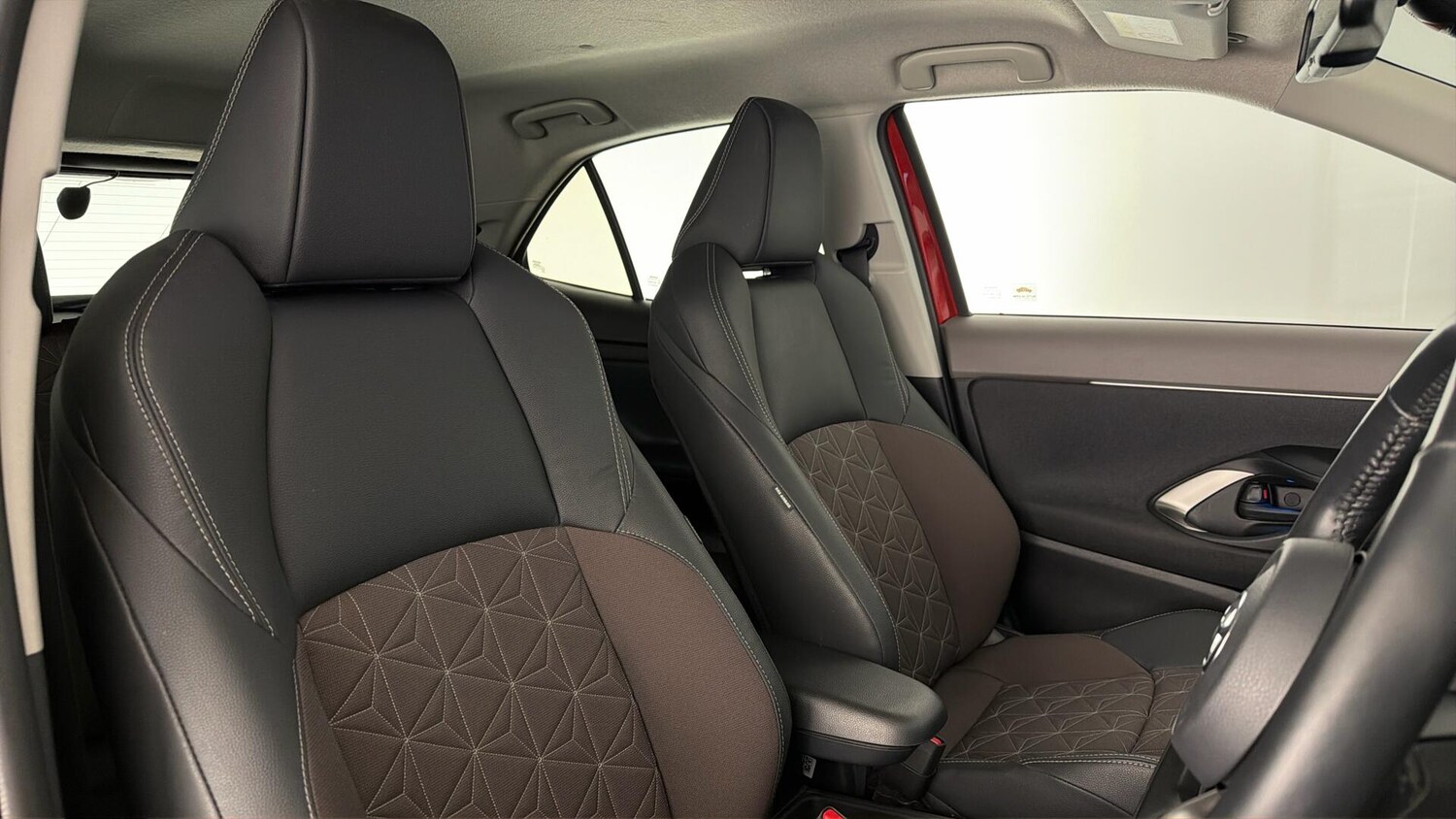 Used Toyota Yaris Cross 2023 for sale - 77841603: Photo 32