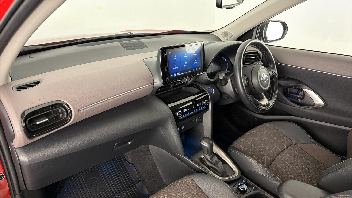 Used Toyota Yaris Cross 2023 for sale - 77841603: Photo 8