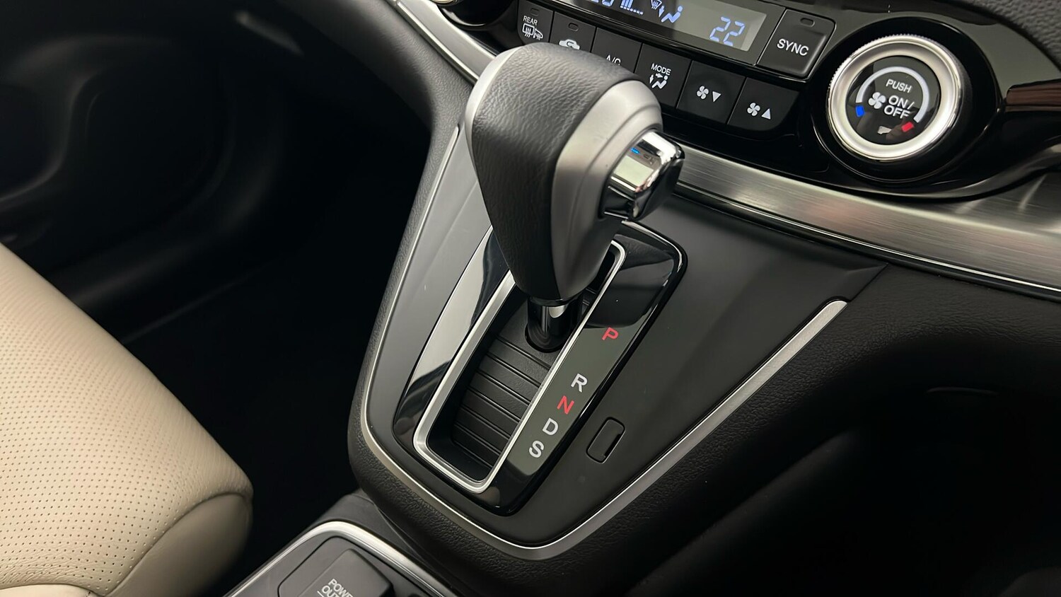 Used Honda CR-V 2017 for sale - 76773227: Photo 19