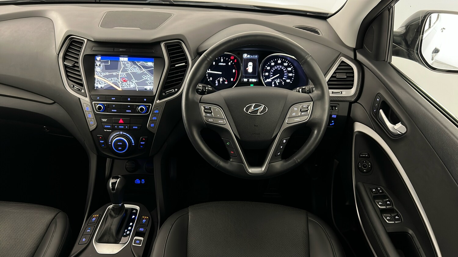 Used Hyundai Santa Fe 2017 for sale - 76552309: Photo 10