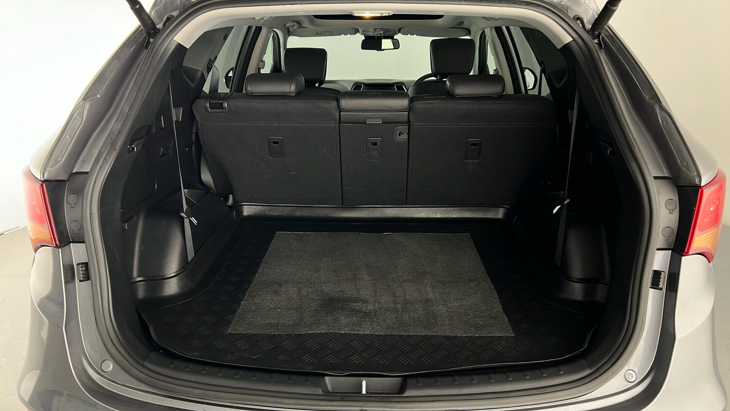 Used Hyundai Santa Fe 2017 for sale - 76552309: Photo 12