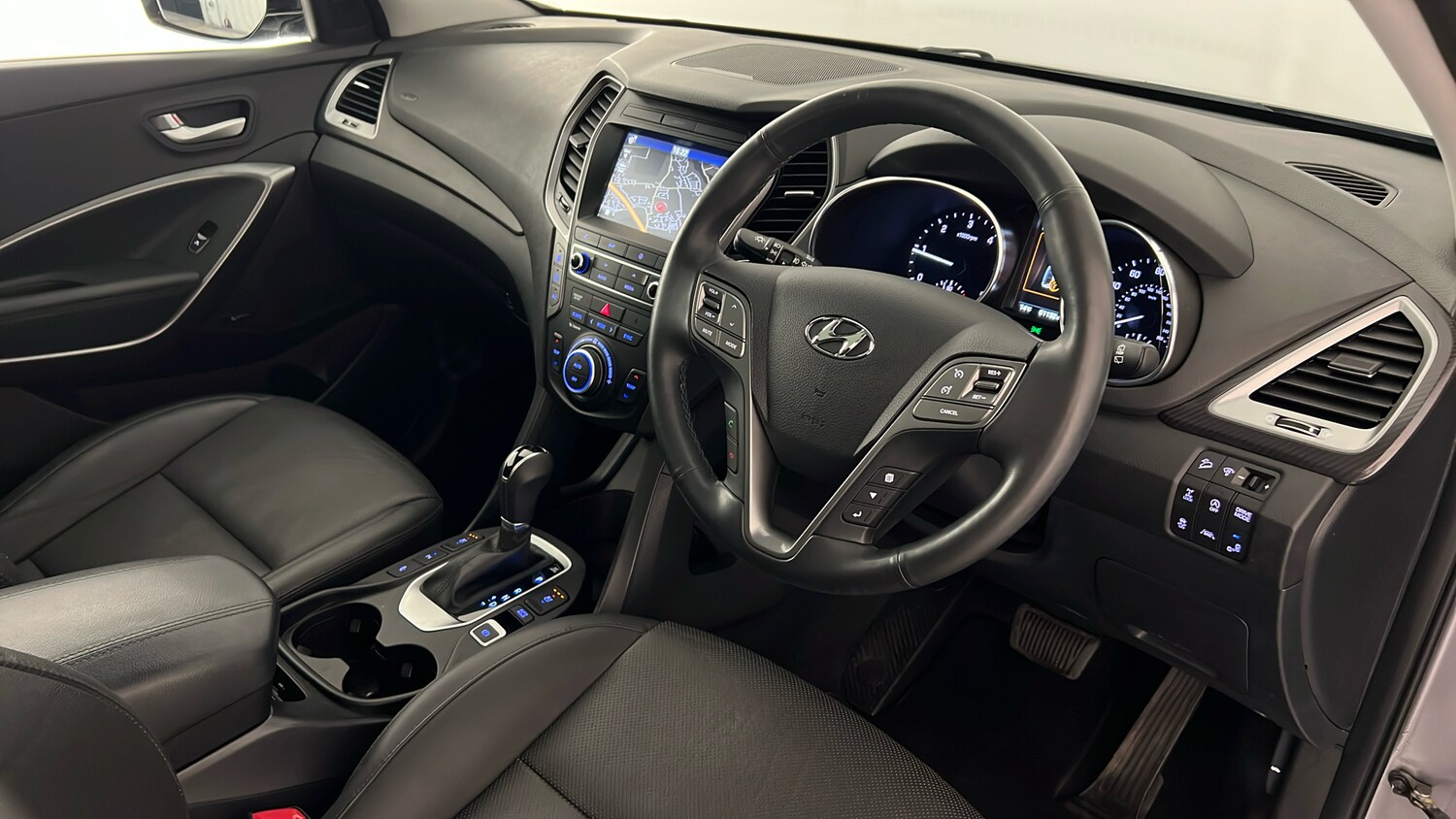 Used Hyundai Santa Fe 2017 for sale - 76552309: Photo 14