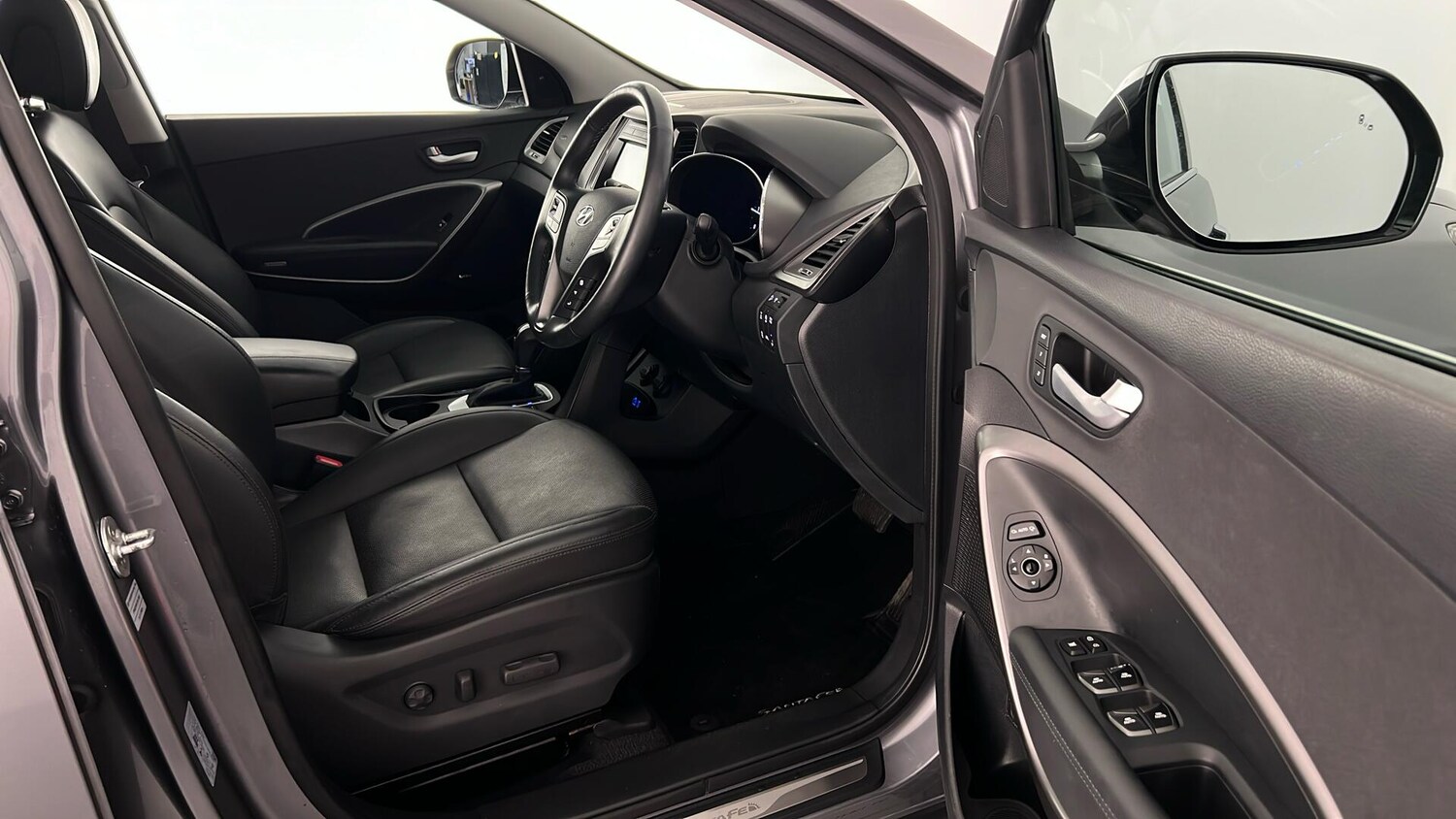 Used Hyundai Santa Fe 2017 for sale - 76552309: Photo 15