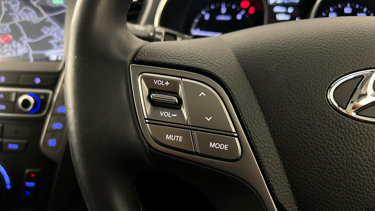 Used Hyundai Santa Fe 2017 for sale - 76552309: Photo 17