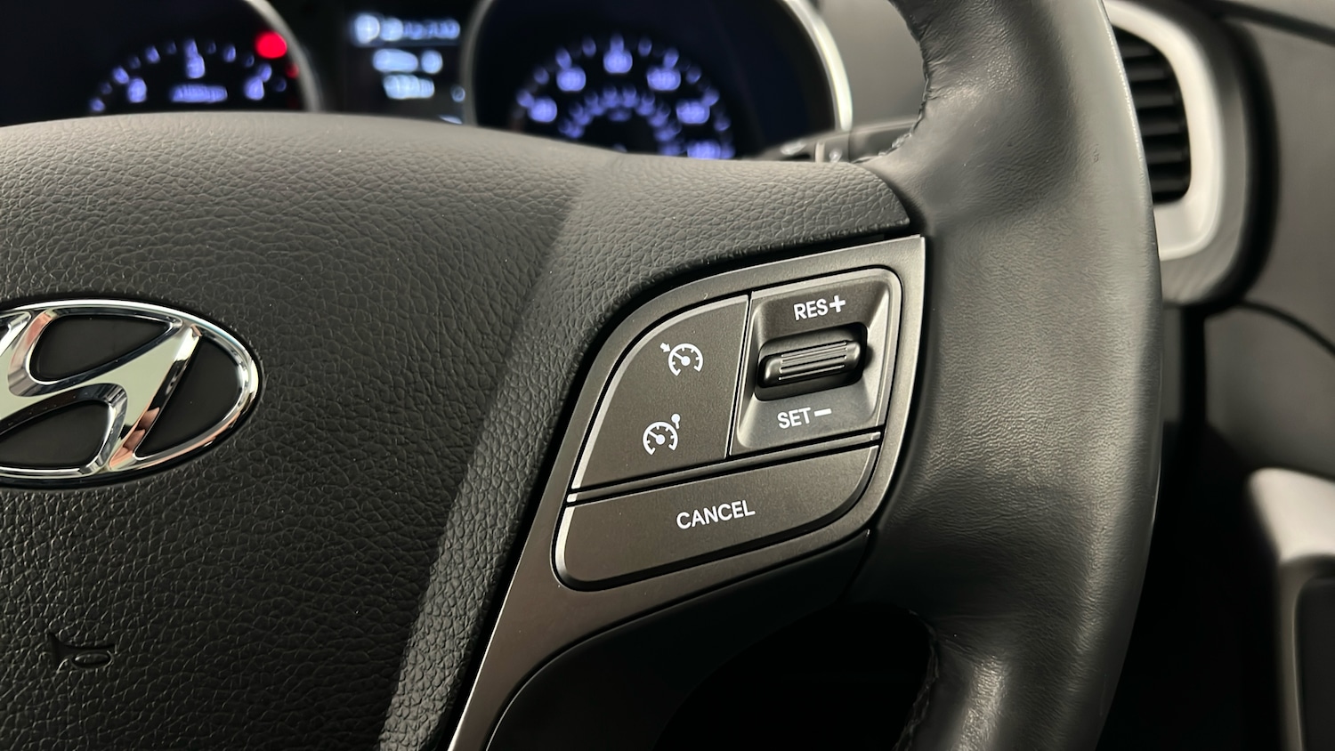 Used Hyundai Santa Fe 2017 for sale - 76552309: Photo 18