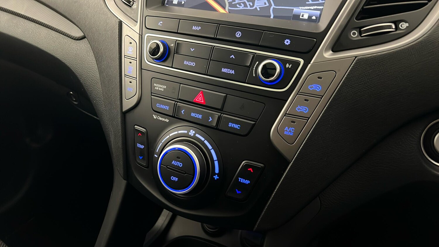 Used Hyundai Santa Fe 2017 for sale - 76552309: Photo 20