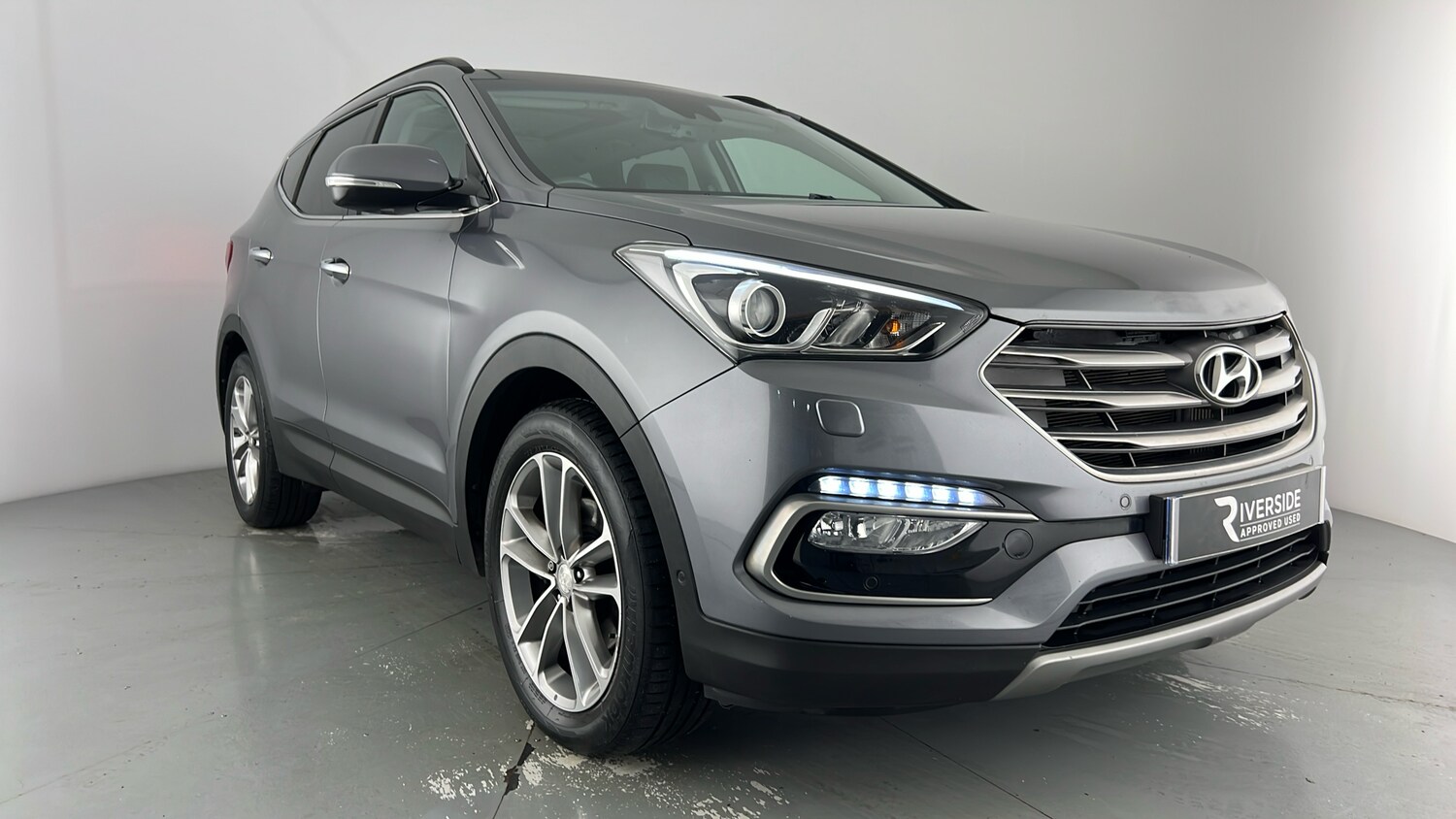 Used Hyundai Santa Fe 2017 for sale - 76552309: Photo 24