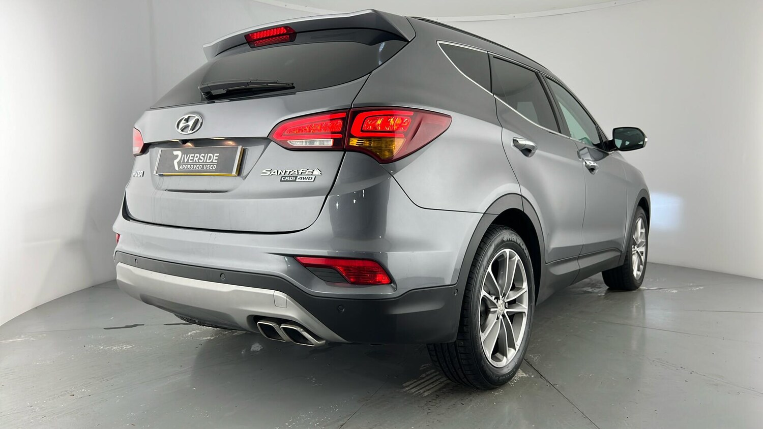 Used Hyundai Santa Fe 2017 for sale - 76552309: Photo 28