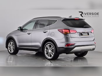 Used Hyundai Santa Fe 2017 for sale - 76552309: Photo