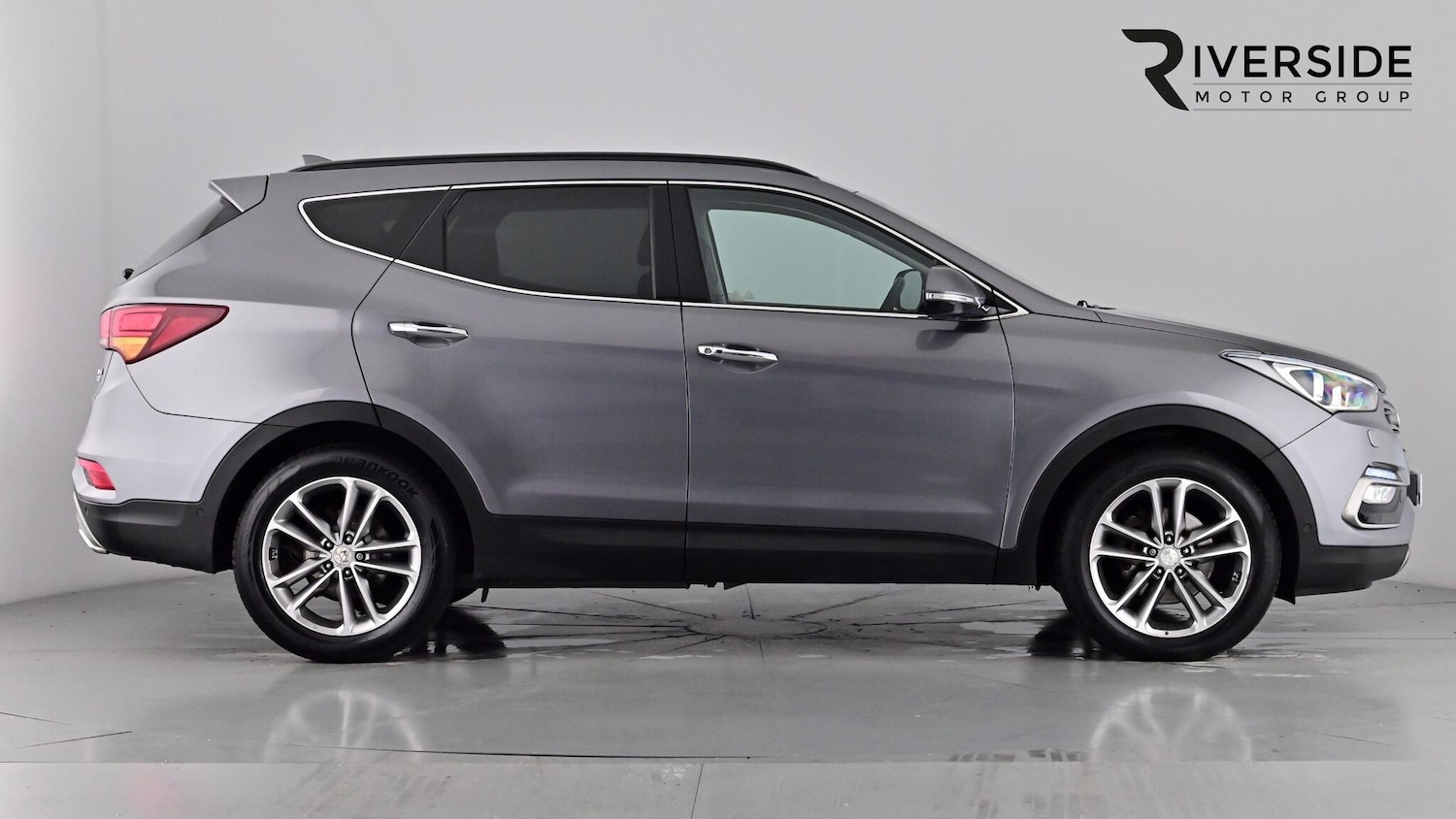 Used Hyundai Santa Fe 2017 for sale - 76552309: Photo 3