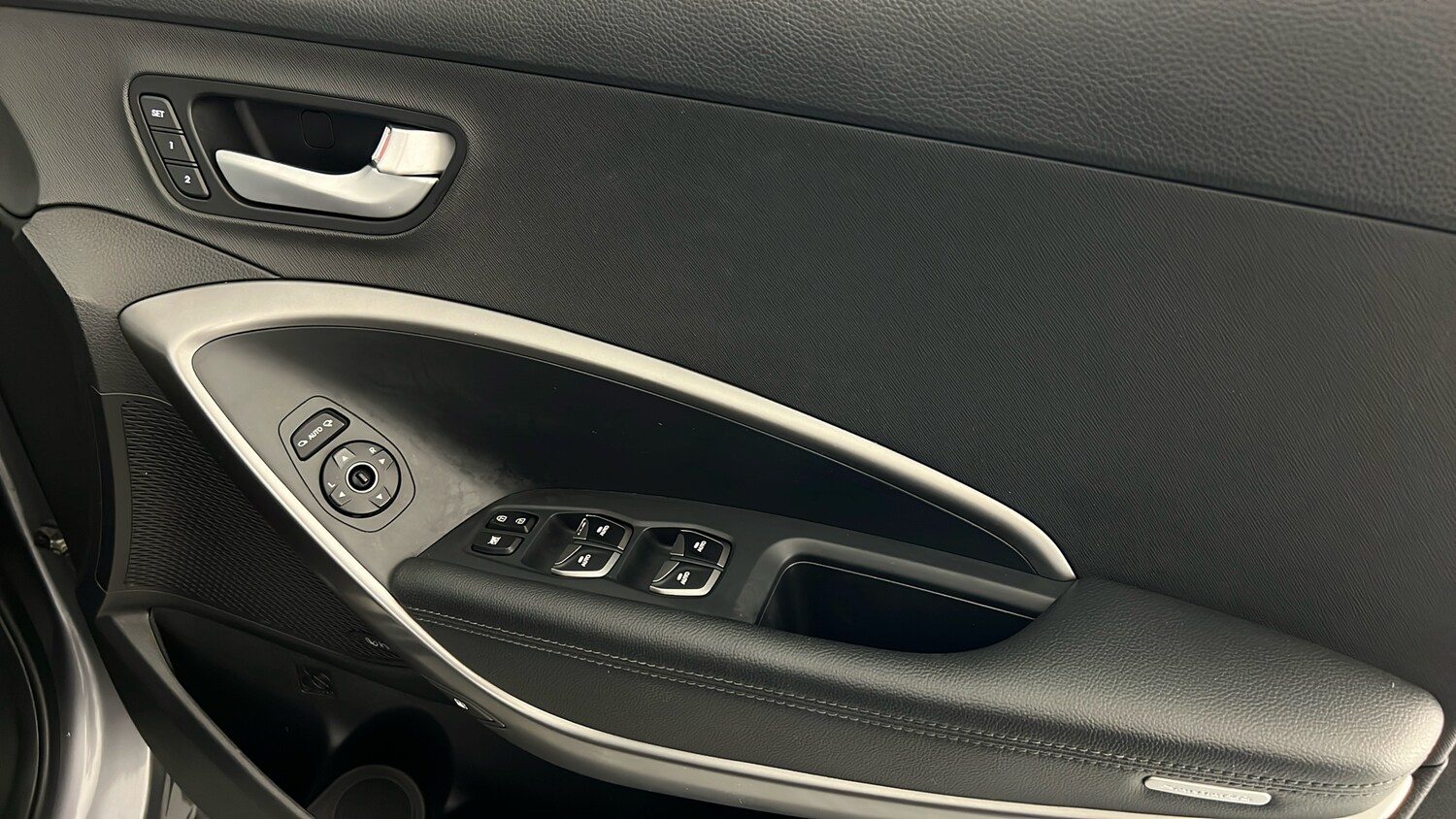 Used Hyundai Santa Fe 2017 for sale - 76552309: Photo 31