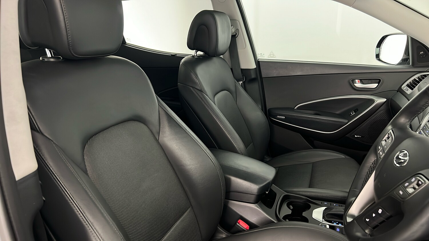 Used Hyundai Santa Fe 2017 for sale - 76552309: Photo 33