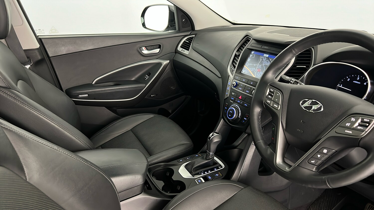 Used Hyundai Santa Fe 2017 for sale - 76552309: Photo 34