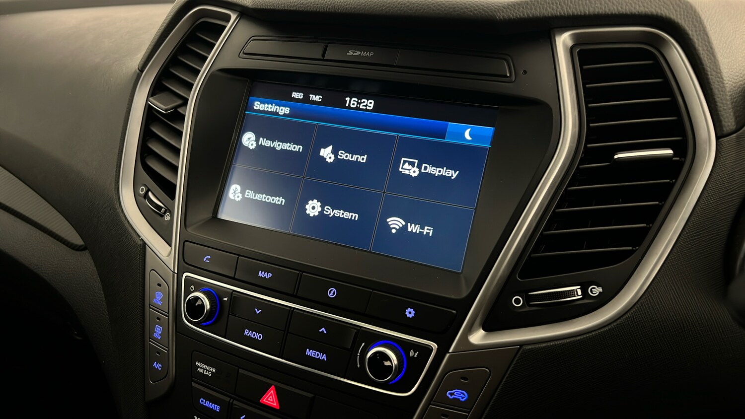 Used Hyundai Santa Fe 2017 for sale - 76552309: Photo 38