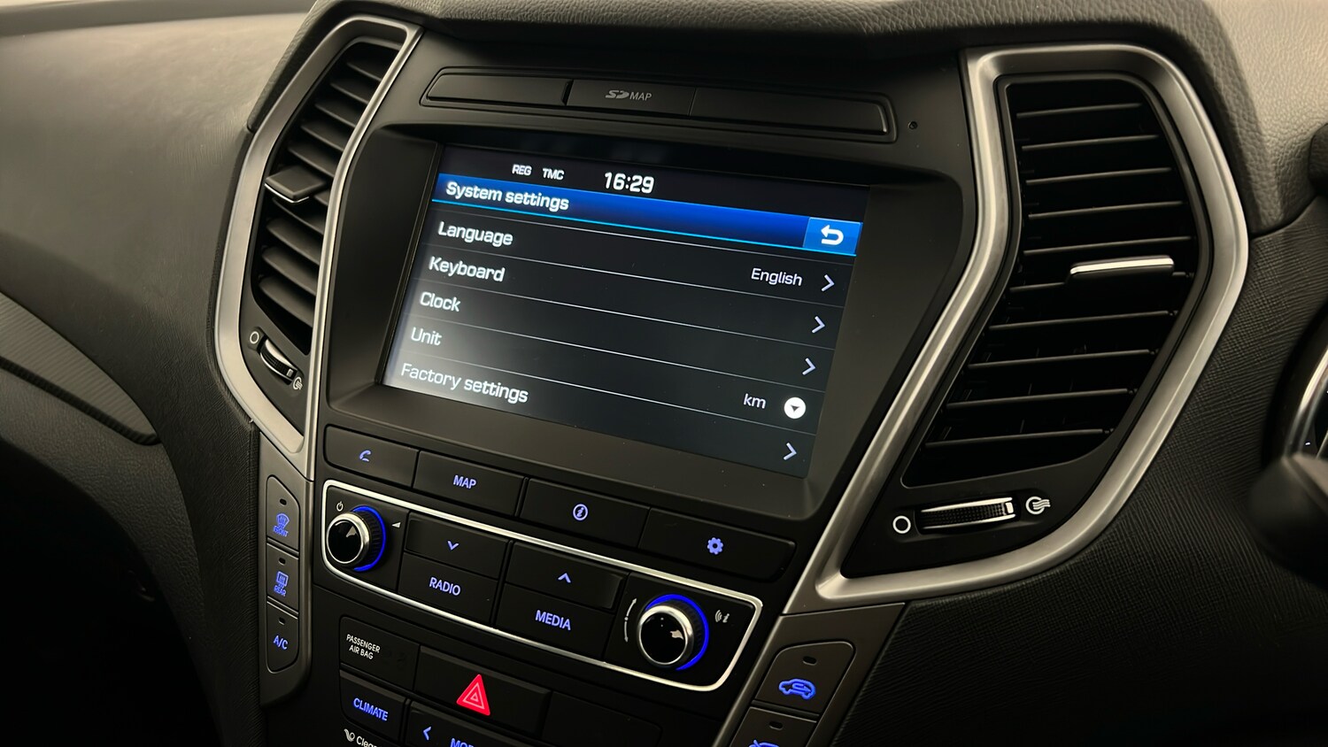 Used Hyundai Santa Fe 2017 for sale - 76552309: Photo 39