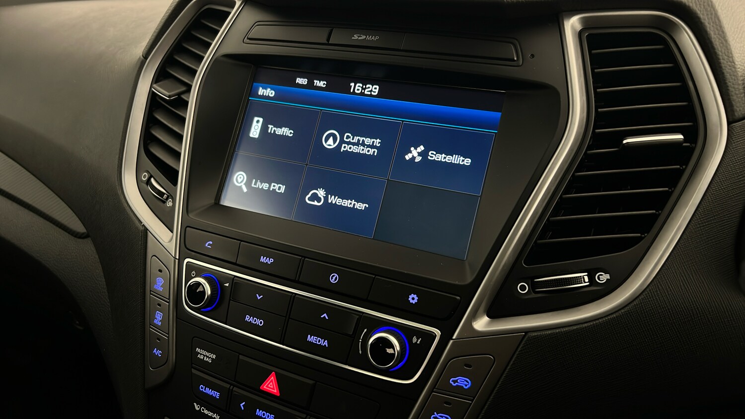 Used Hyundai Santa Fe 2017 for sale - 76552309: Photo 40