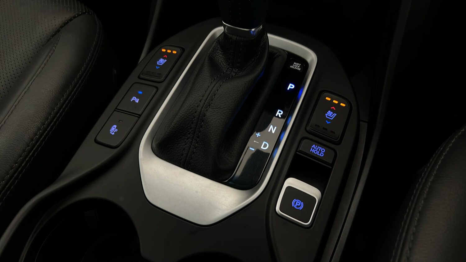 Used Hyundai Santa Fe 2017 for sale - 76552309: Photo 41