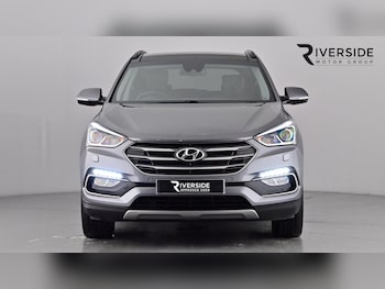 Used Hyundai Santa Fe 2017 for sale - 76552309: Photo
