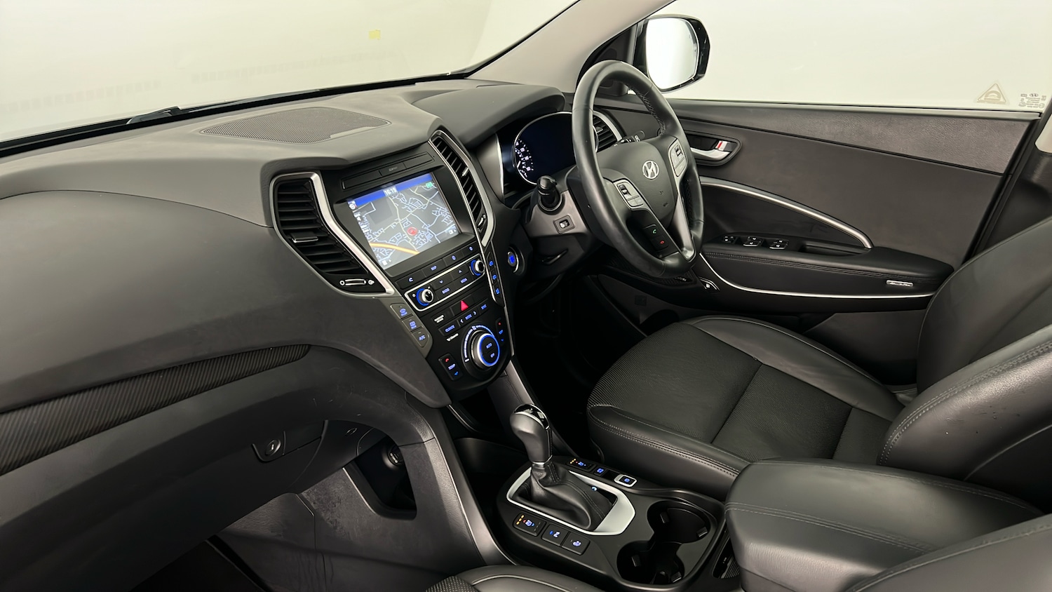 Used Hyundai Santa Fe 2017 for sale - 76552309: Photo 8