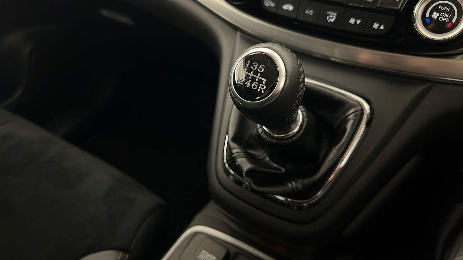 Used Honda CR-V 2016 for sale - 76501445: Photo 19