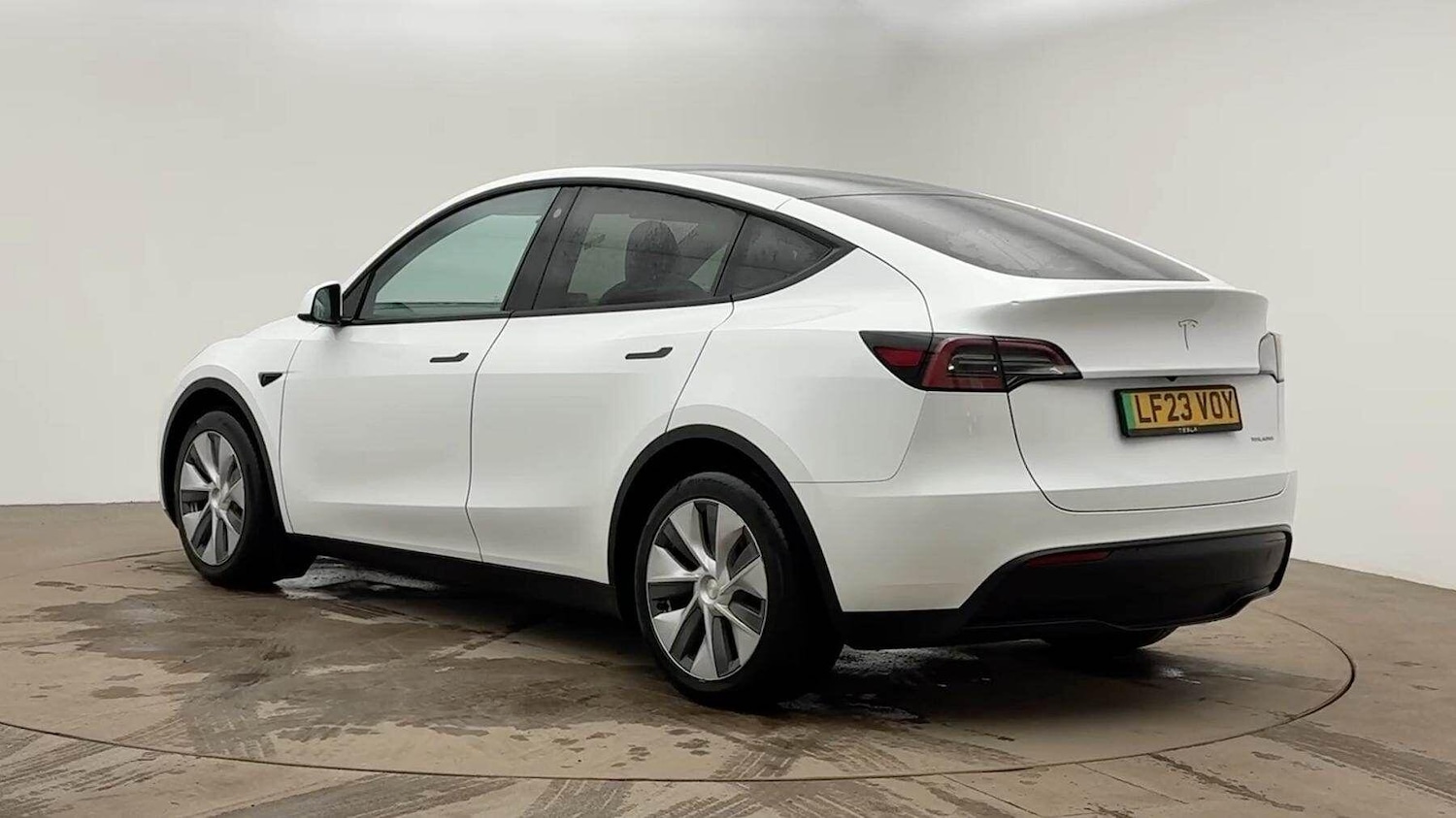 Used Tesla Model Y 2023 for sale - 77556867: Photo 2