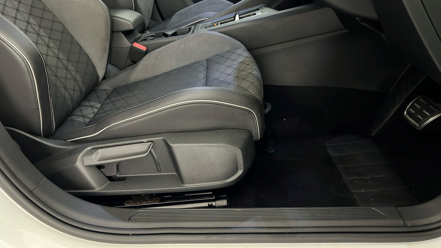 Used Volkswagen Golf 2020 for sale - 76196105: Photo 32