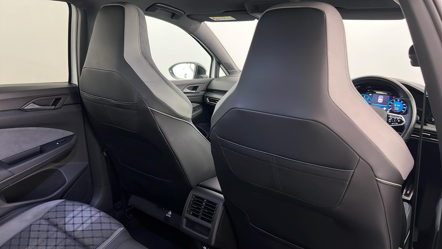 Used Volkswagen Golf 2020 for sale - 76196105: Photo 35