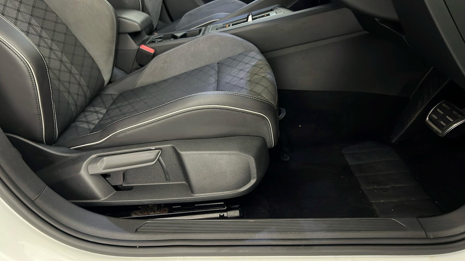 Used Volkswagen Golf 2020 for sale - 76196105: Photo 37