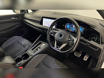 Used Volkswagen Golf 2020 for sale - 76196105: Photo