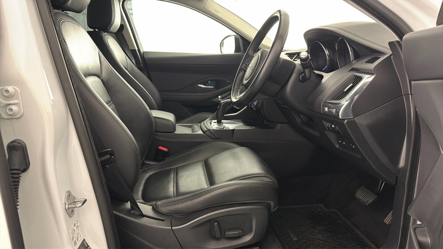 Used Jaguar E-Pace 2018 for sale - 77442570: Photo 15