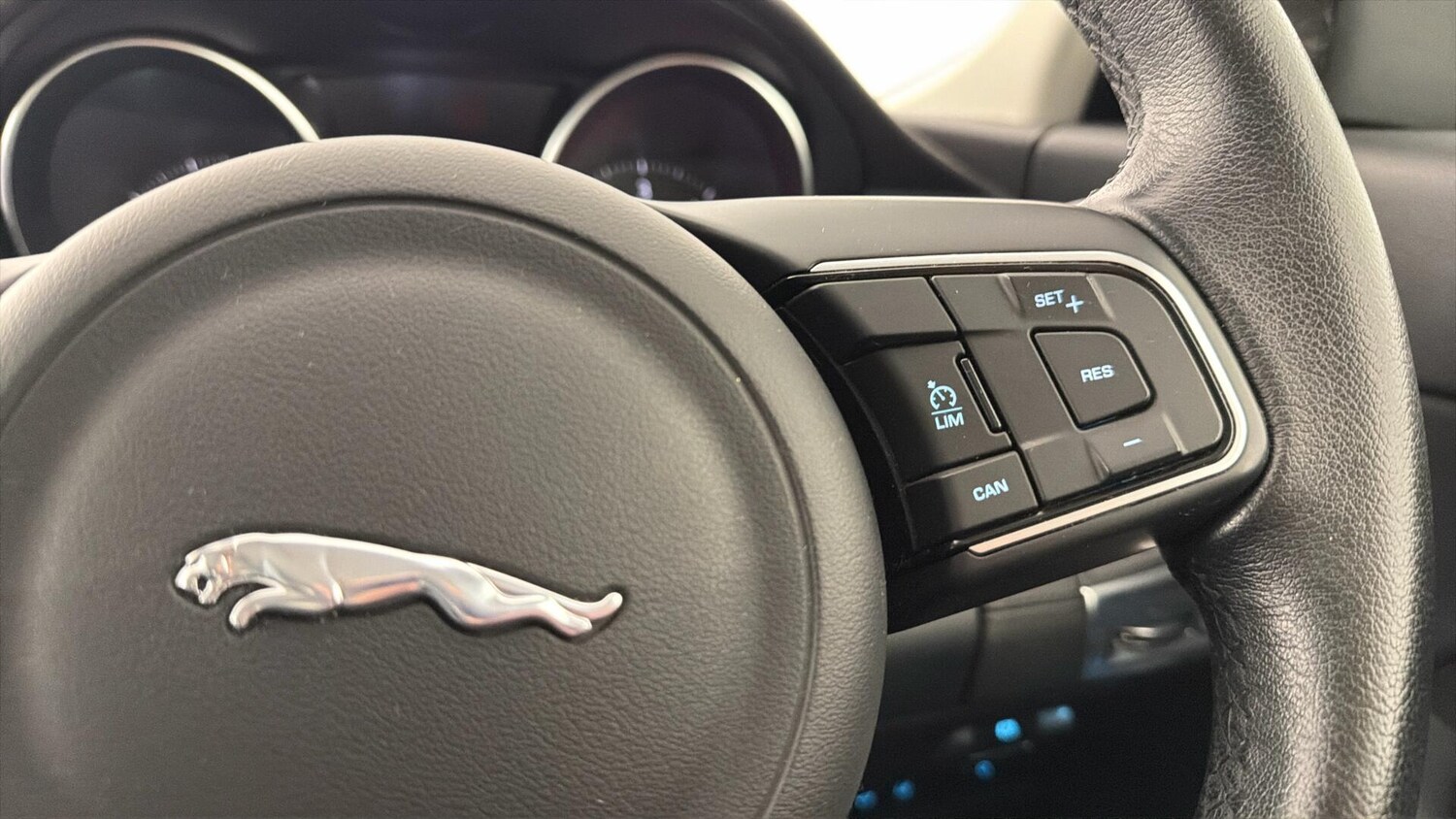 Used Jaguar E-Pace 2018 for sale - 77442570: Photo 18