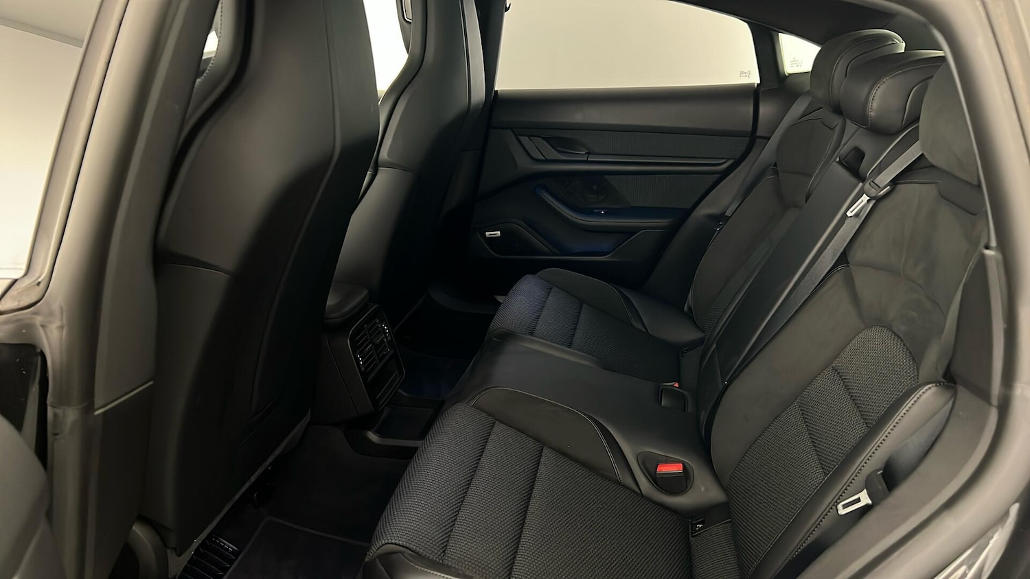 Used Porsche Taycan 2021 for sale - 76927853: Photo 11