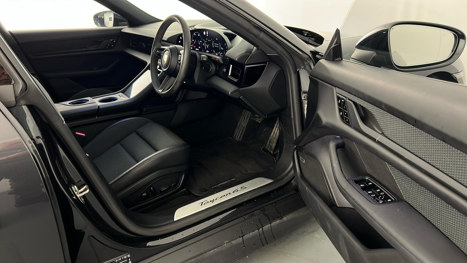 Used Porsche Taycan 2021 for sale - 76927853: Photo 15