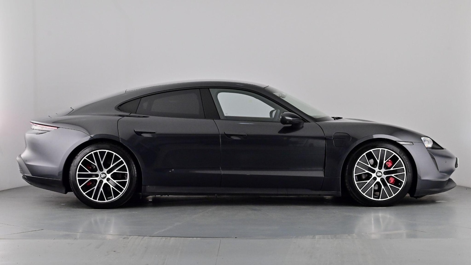Used Porsche Taycan 2021 for sale - 77307627: Photo 2