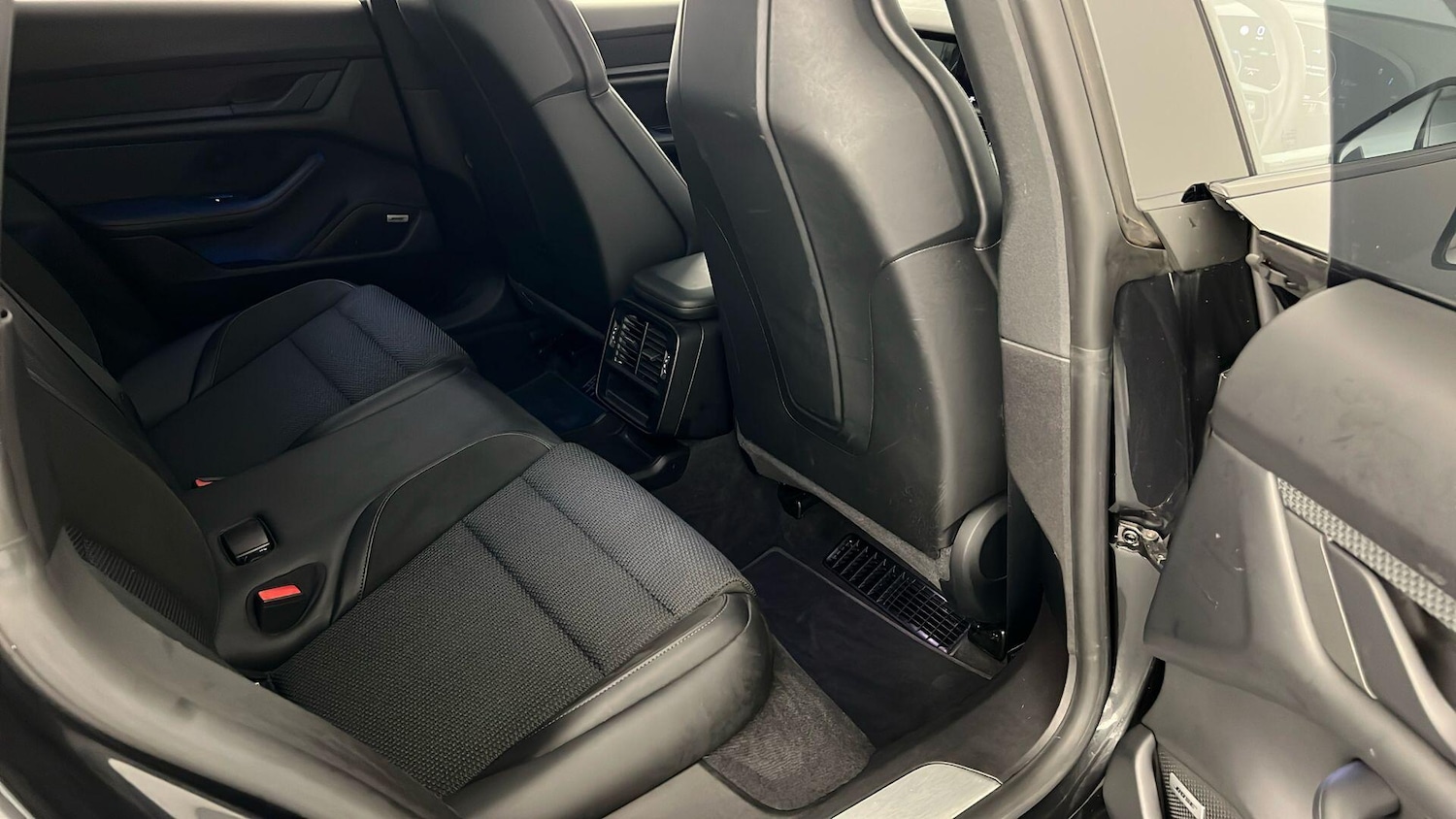 Used Porsche Taycan 2021 for sale - 77307627: Photo 36