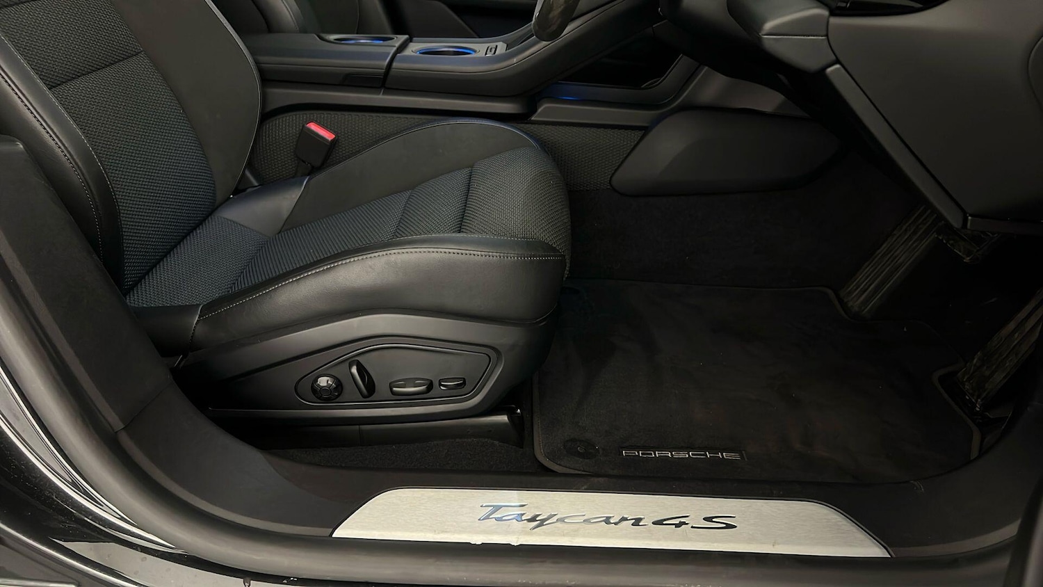 Used Porsche Taycan 2021 for sale - 77307627: Photo 42