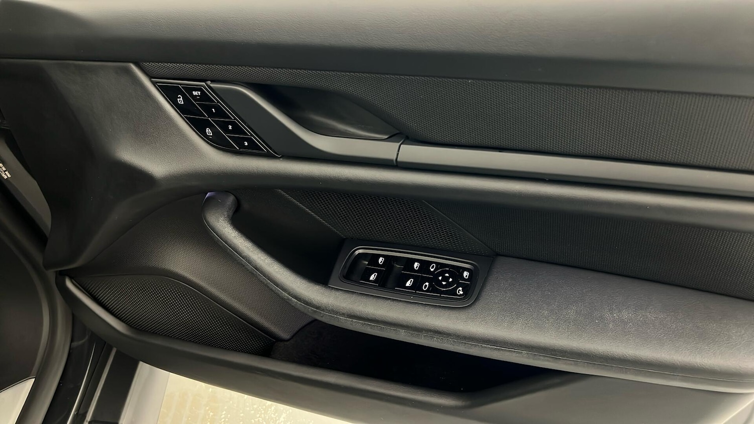 Used Porsche Taycan 2020 for sale - 76575065: Photo 39