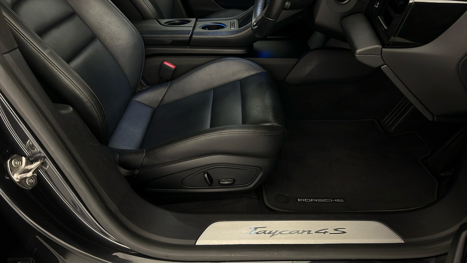 Used Porsche Taycan 2020 for sale - 76575065: Photo 41