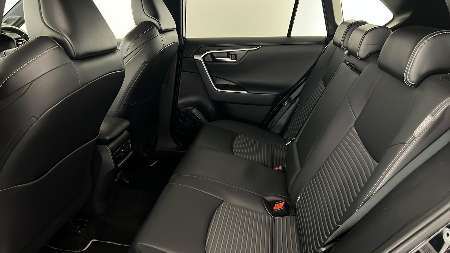 Used Toyota RAV4 2021 for sale - 76640211: Photo 11