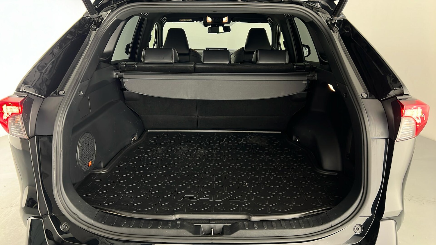 Used Toyota RAV4 2021 for sale - 76640211: Photo 12