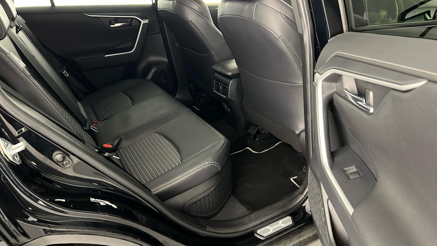 Used Toyota RAV4 2021 for sale - 76640211: Photo 13