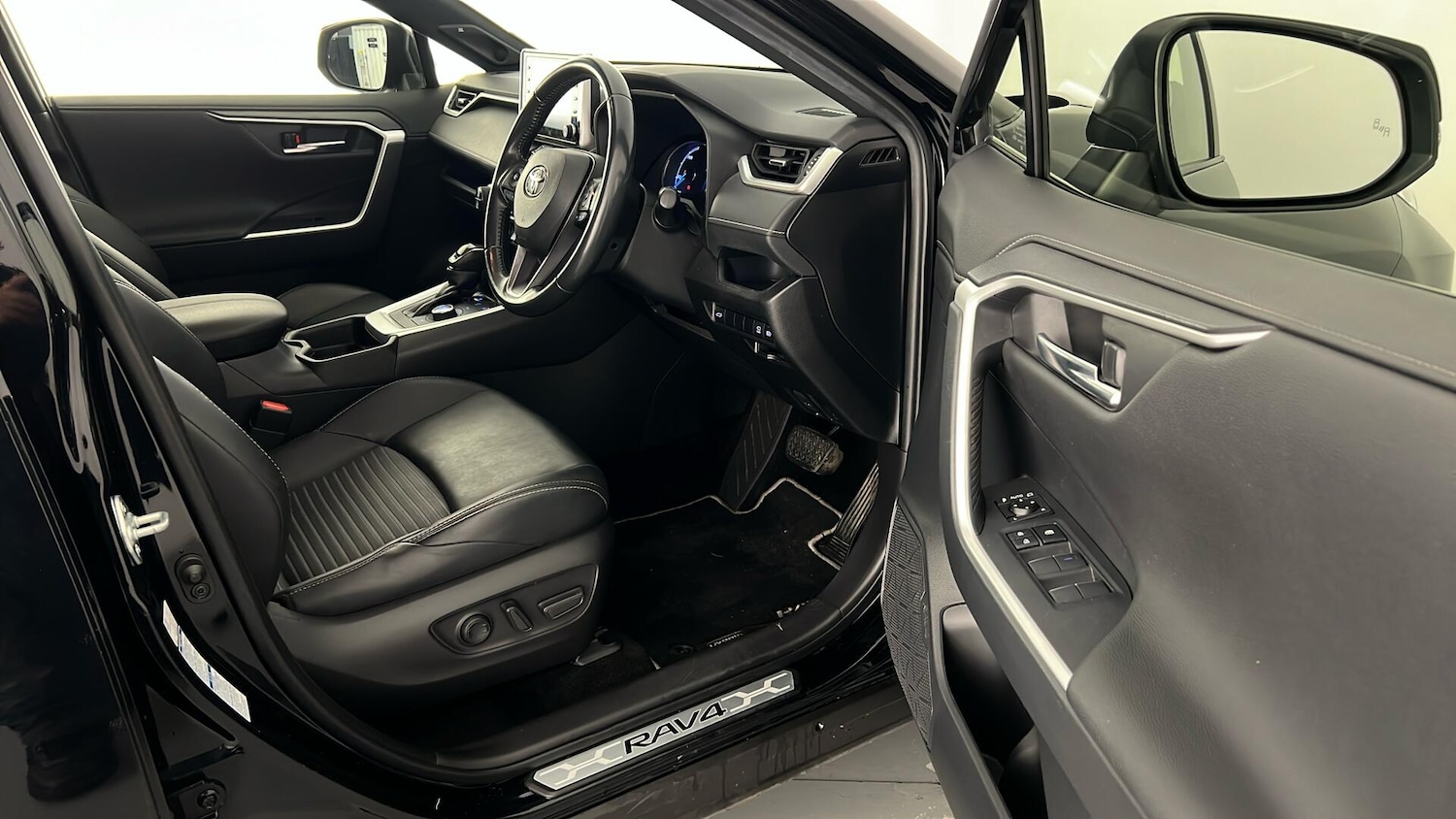 Used Toyota RAV4 2021 for sale - 76640211: Photo 15