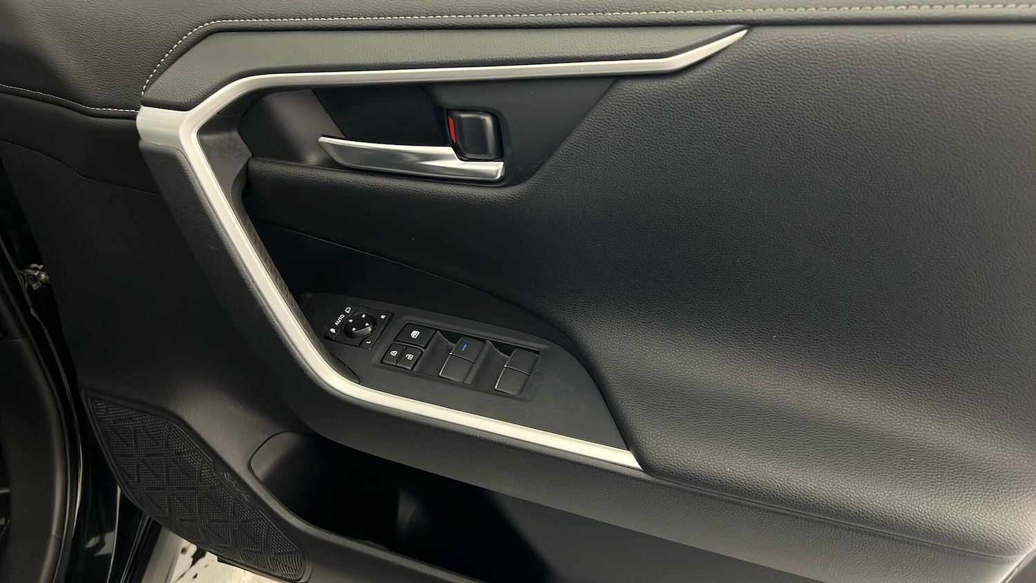 Used Toyota RAV4 2021 for sale - 76640211: Photo 31