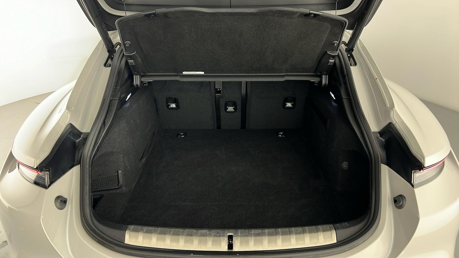 Used Porsche Taycan 2022 for sale - 76563767: Photo 19