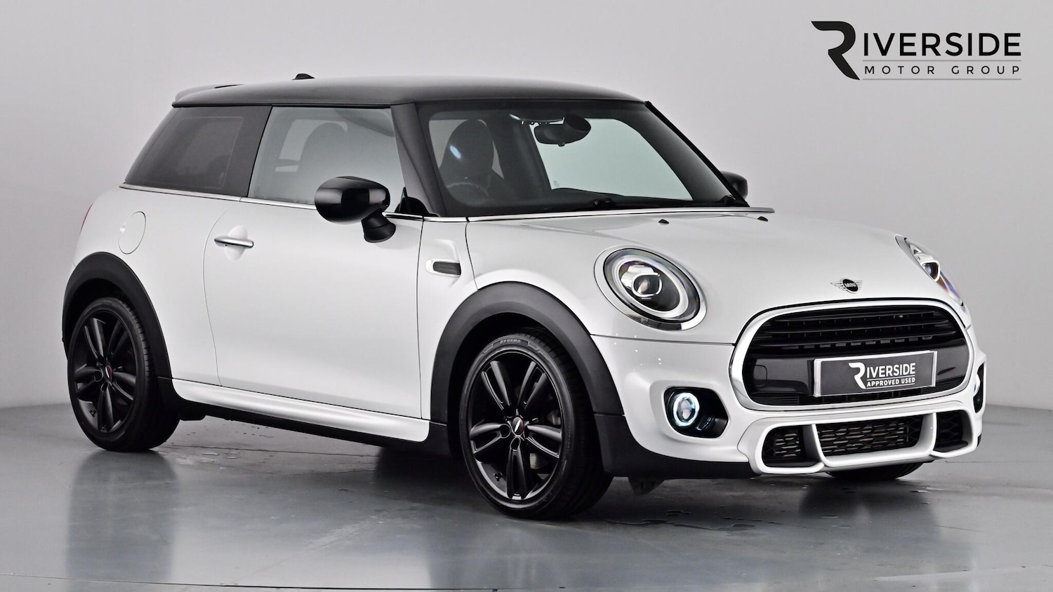 Used MINI Hatch 2019 for sale - 76731644: Photo 1