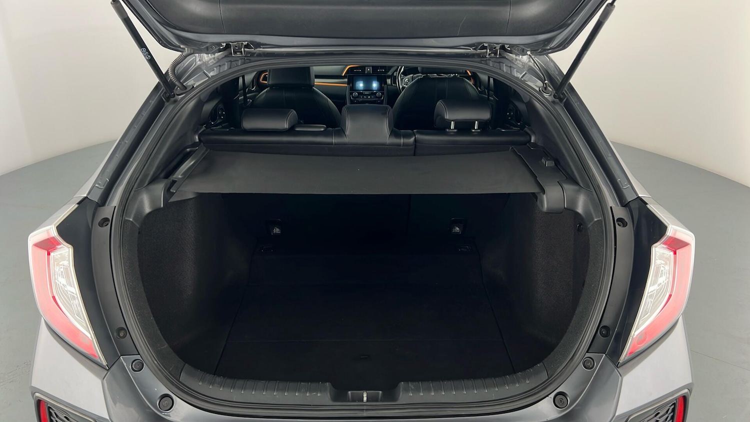 Used Honda Civic 2018 for sale - 76966543: Photo 12